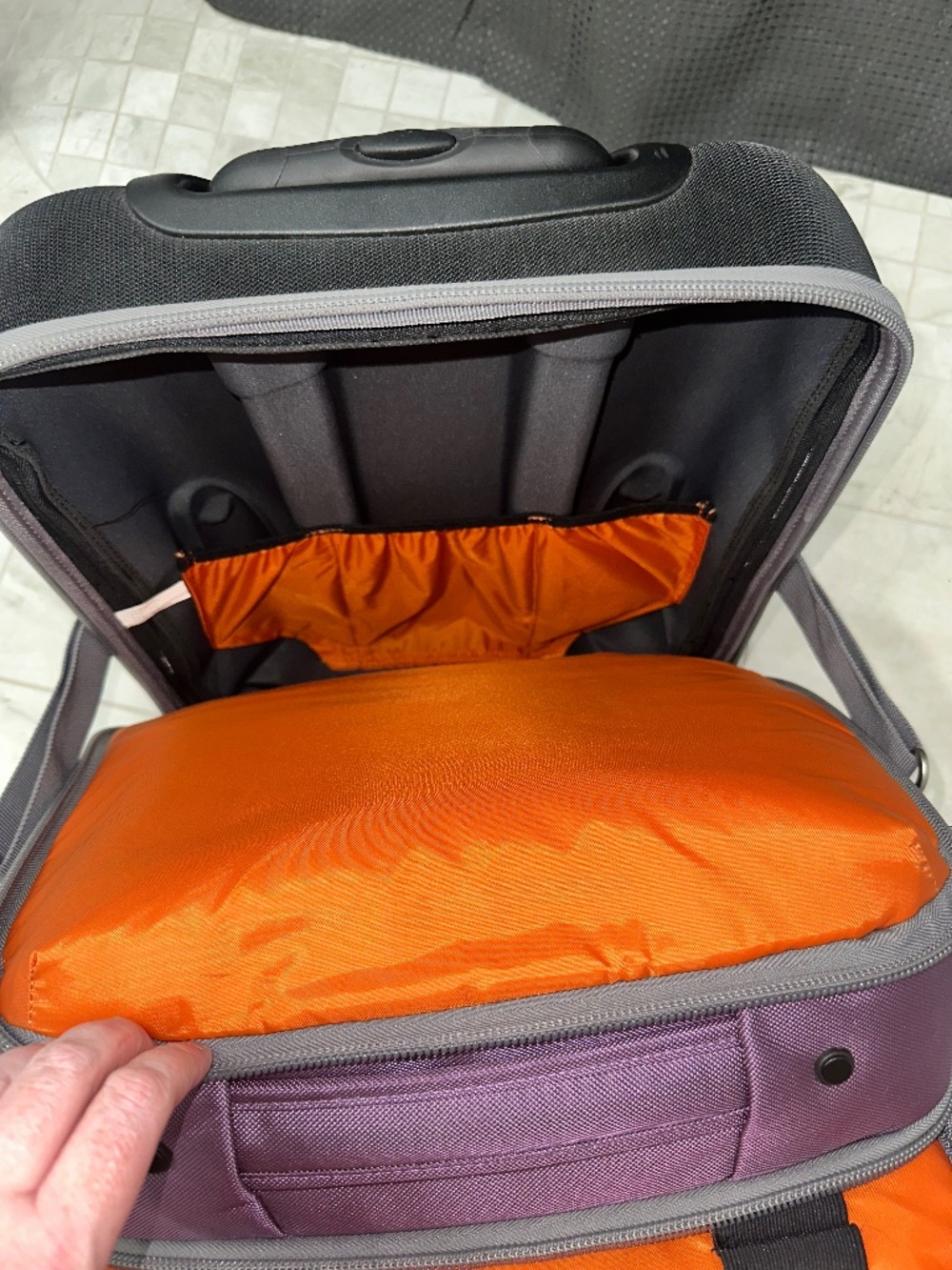 EUC eBags Mobile Office/Carry On Rolling Bag in Eggplant Purple - Picture 12 of 16